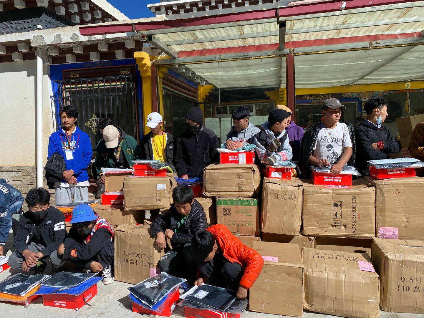 乐动平台-乐动(中国)一站式服务平台公益回顾丨家国同欢月同圆 温暖满载甘孜州(图7)