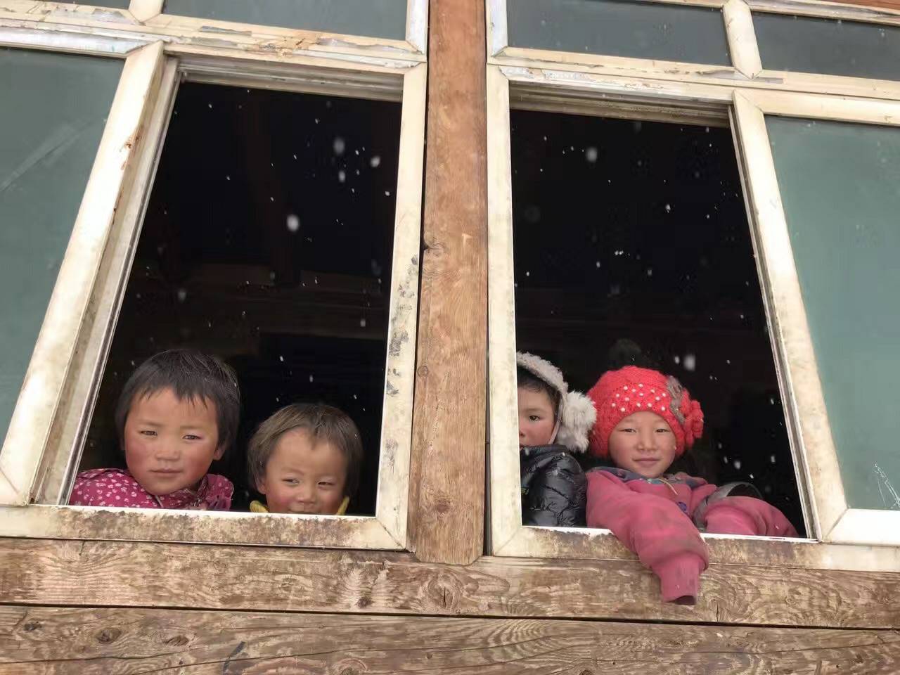 乐动平台-乐动(中国)一站式服务平台公益回顾丨家国同欢月同圆 温暖满载甘孜州(图9)