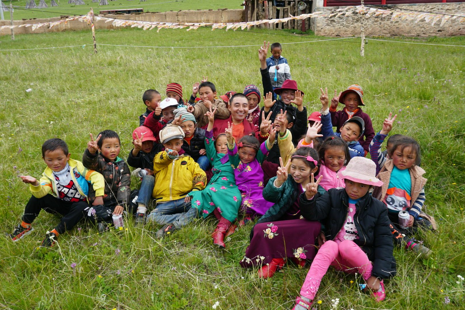 乐动平台-乐动(中国)一站式服务平台公益回顾丨家国同欢月同圆 温暖满载甘孜州(图14)